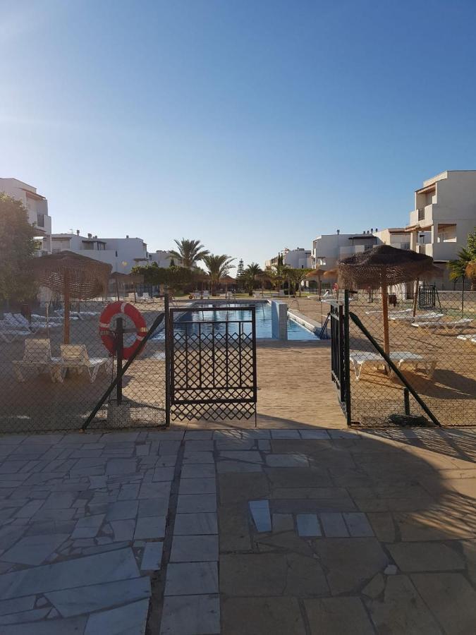 Casa Baja Naturista Con Palmeras Y Patio!